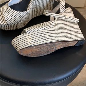 Alice and Olivia wedges